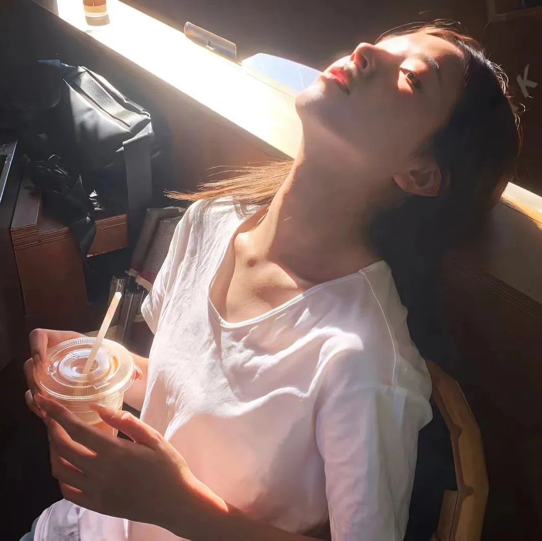 正面全裸